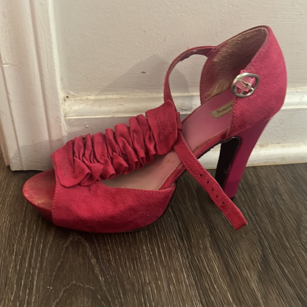 Pink Heel - Picture 2 of 2